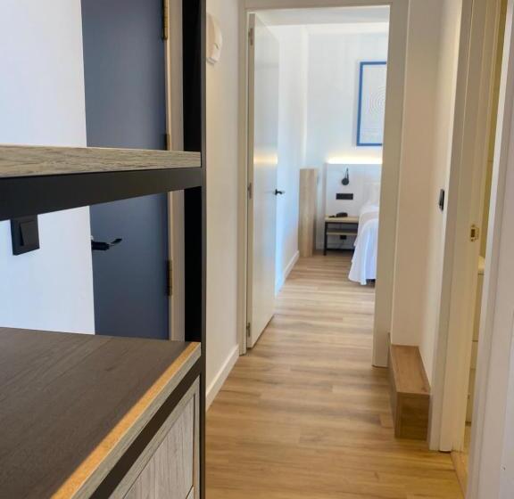 סוויטת ג'וניור, Rovira