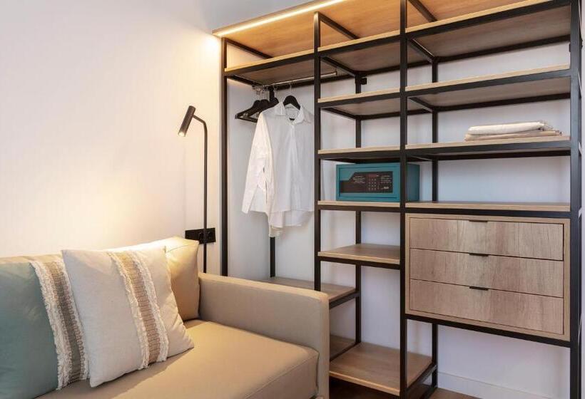 סוויטת ג'וניור, Rovira