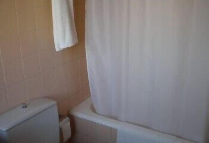 חדר סטנדרט לשלושה, Tejuma