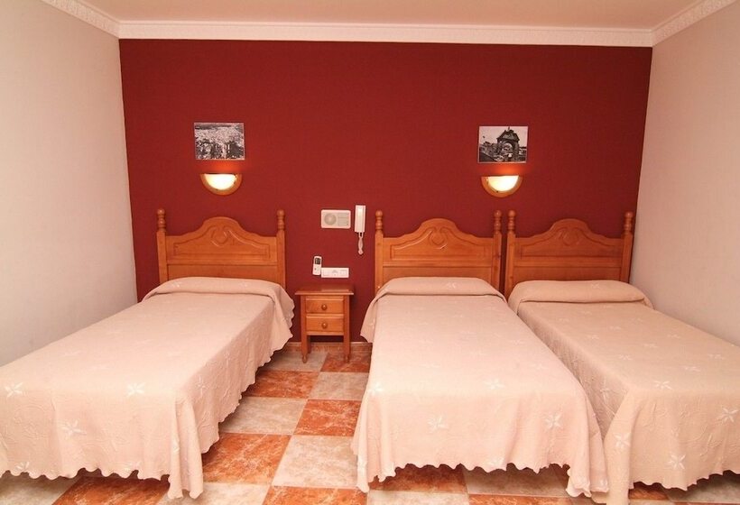 스탠다드 트리플 룸, Virgen De Los Reyes