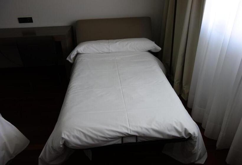 Quarto standard, Parador De Antequera