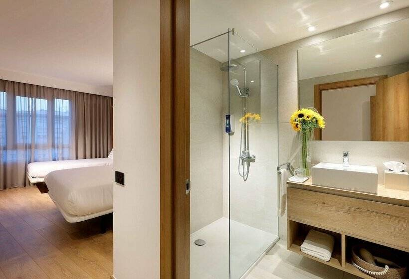 标准三人间, Sb Corona Tortosa