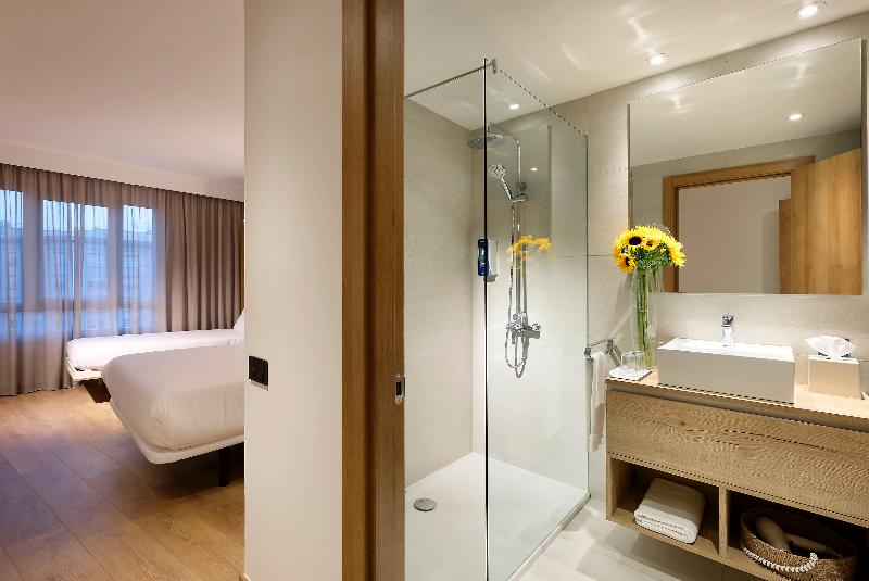 标准三人间, Sb Corona Tortosa