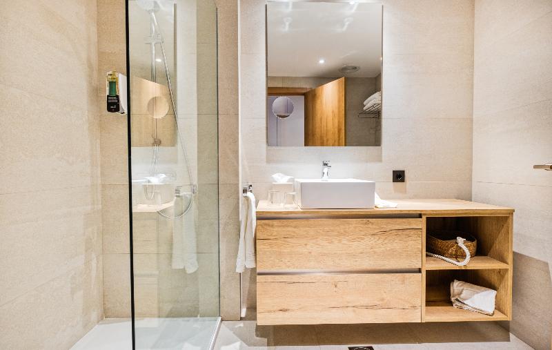 标准间, Sb Corona Tortosa