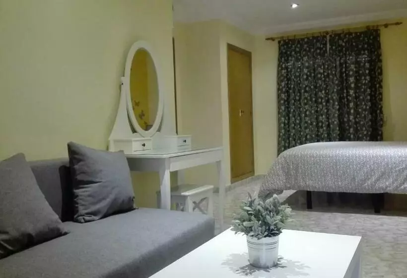 سوئیت با وان آب گرم, Hostal Andrés