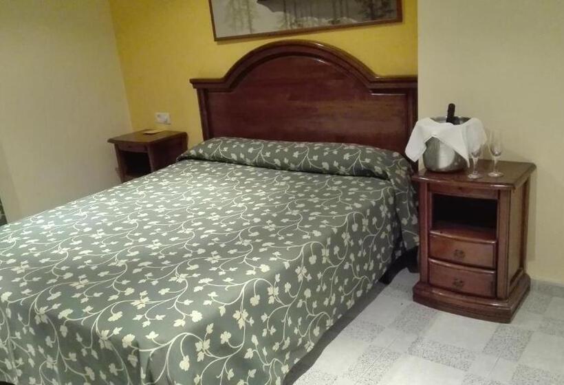 جناح مزود بجاكوزى, Hostal Andrés