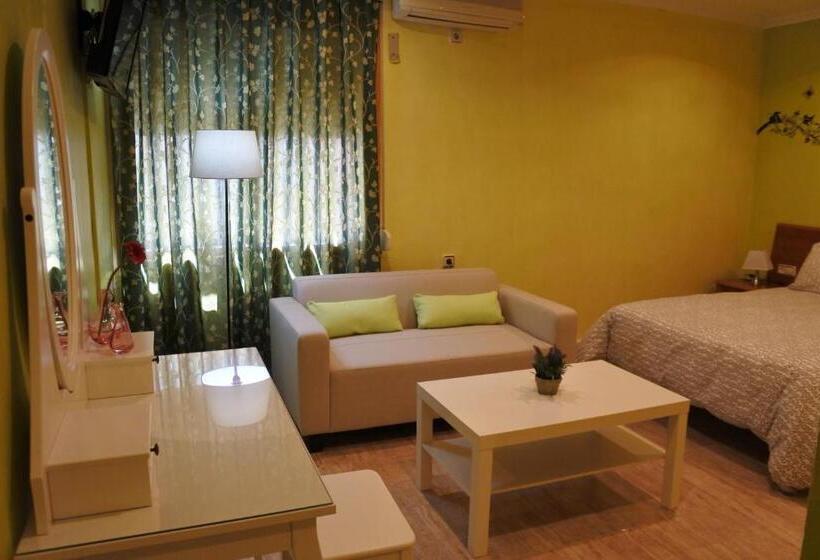 جناح مزود بجاكوزى, Hostal Andrés