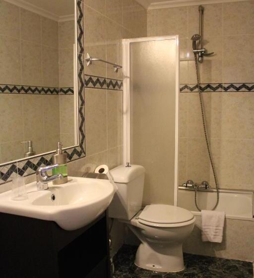 اتاق استاندارد سه نفره, Hostal De La Torre Hostal Economico