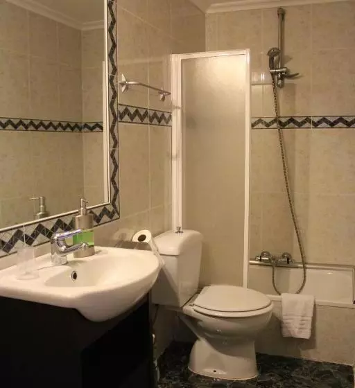 اتاق استاندارد سه نفره, Hostal De La Torre Hostal Economico