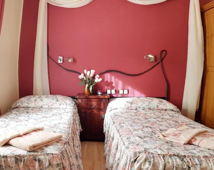 اتاق استاندارد سه نفره, Hostal De La Torre Hostal Economico