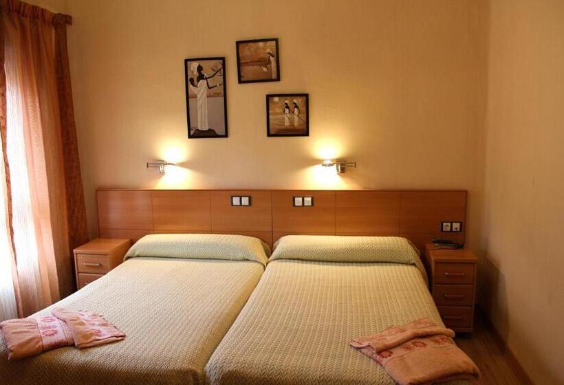 اتاق استاندارد سه نفره, Hostal De La Torre Hostal Economico