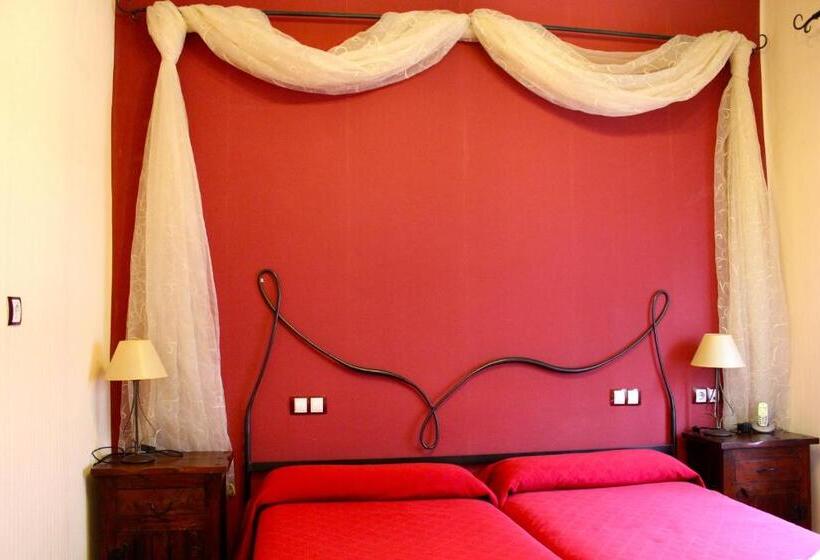 اتاق استاندارد سه نفره, Hostal De La Torre Hostal Economico