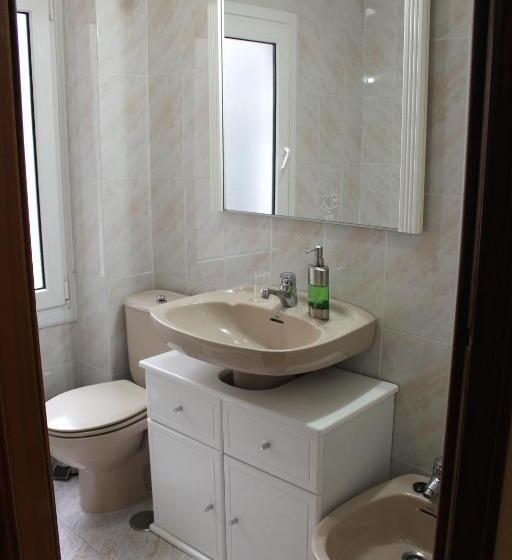 اتاق استاندارد سه نفره, Hostal De La Torre Hostal Economico