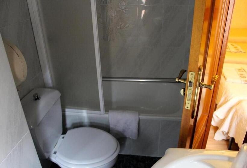 اتاق استاندارد چهار تخته, Hostal De La Torre Hostal Economico