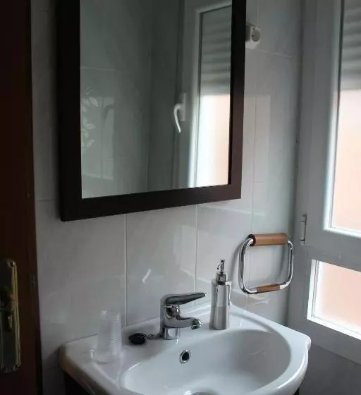 اتاق استاندارد چهار تخته, Hostal De La Torre Hostal Economico
