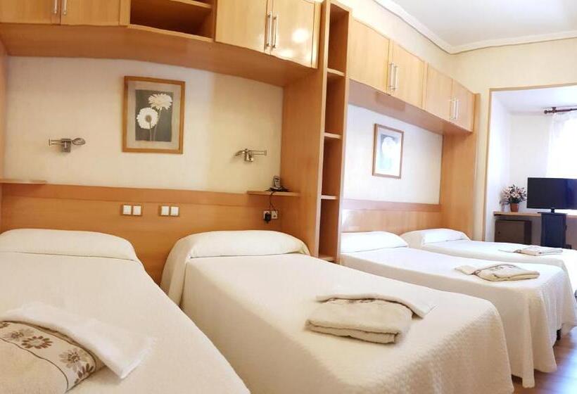 اتاق استاندارد چهار تخته, Hostal De La Torre Hostal Economico