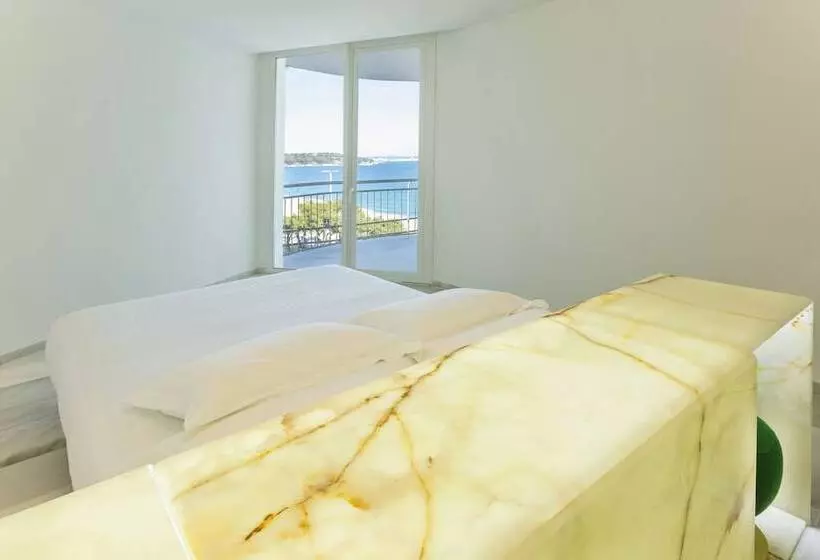 Chambre Supérieure Vue Mer Latérale, Aromar