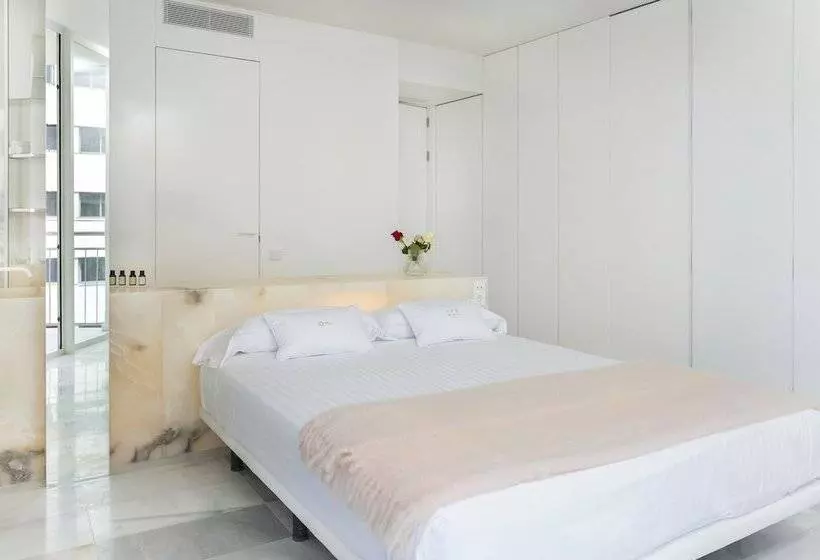 Chambre Supérieure Vue Mer Latérale, Aromar