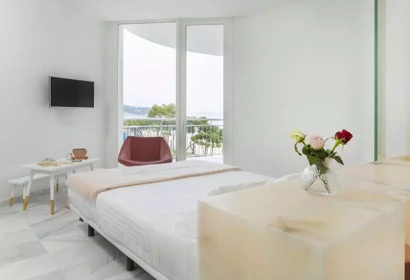 Chambre Supérieure Vue Mer Latérale, Aromar