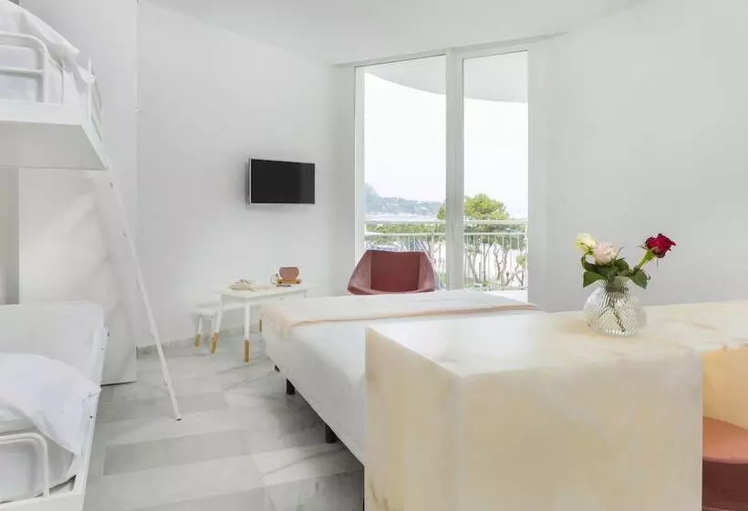 Chambre Supérieure Vue Mer Latérale, Aromar