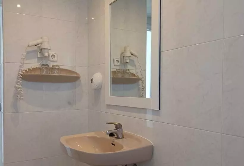 Chambre Basique avec Balcon, Aromar