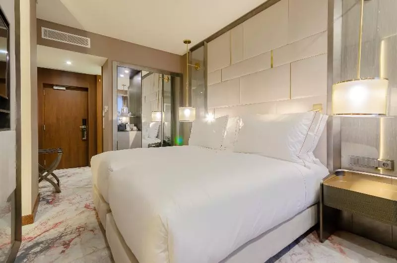 Chambre Familiale Classique, Aromar