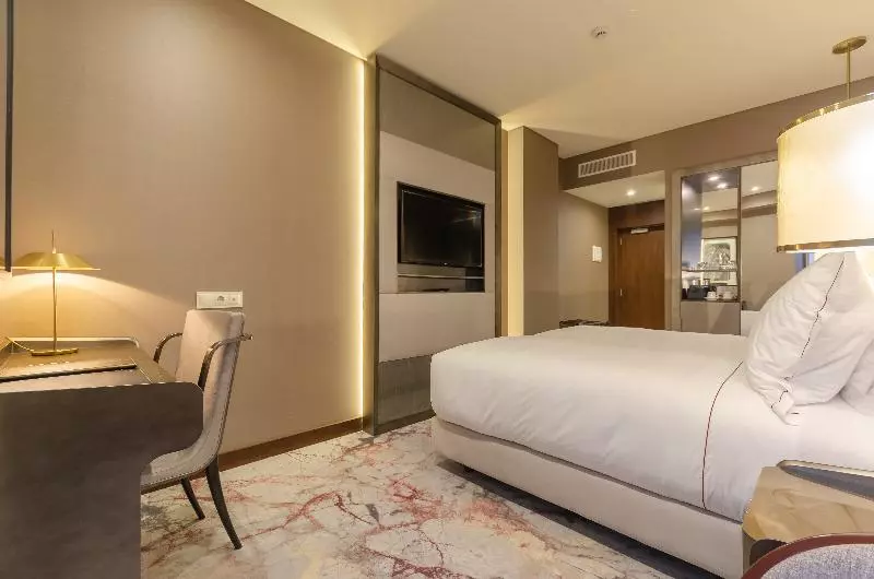 Chambre Familiale Classique, Aromar
