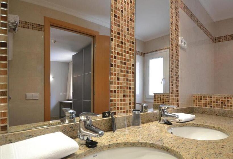 חדר סופריור, El Cami