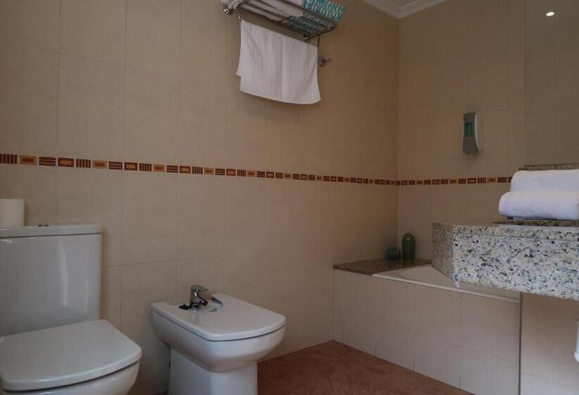 חדר סופריור, El Cami