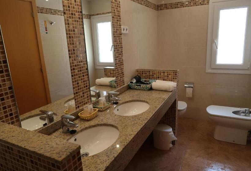 חדר סופריור, El Cami