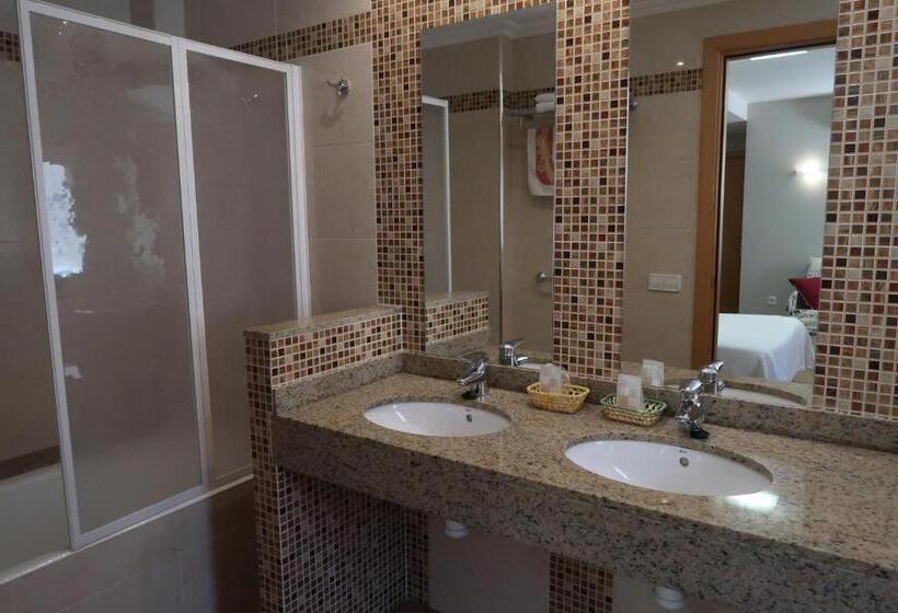 חדר סופריור, El Cami