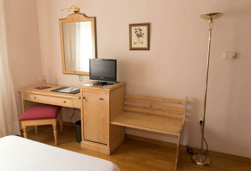 غرفة قياسية, Ele Puerta de Monfragüe