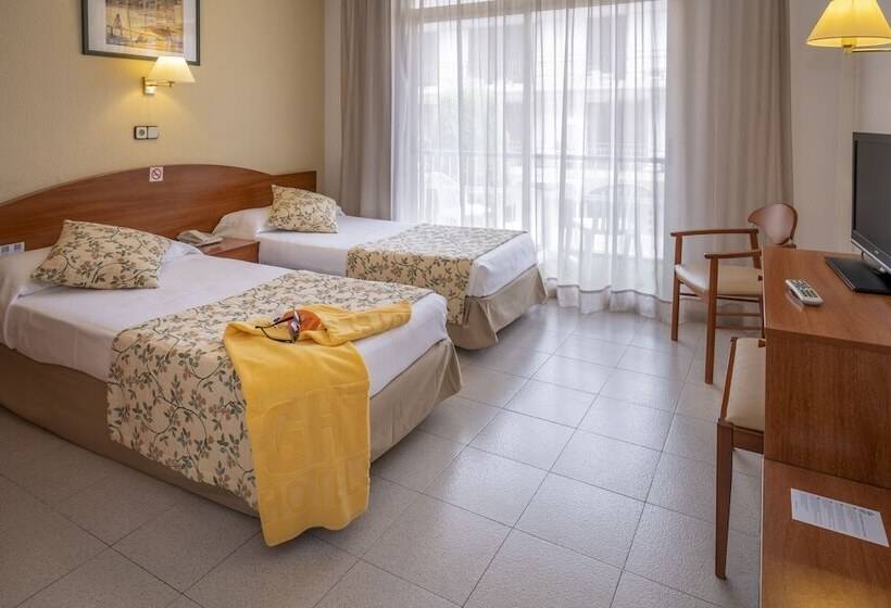 غرفة قياسية مزوَّدة بشُرفة, Ght Costa Brava & Spa