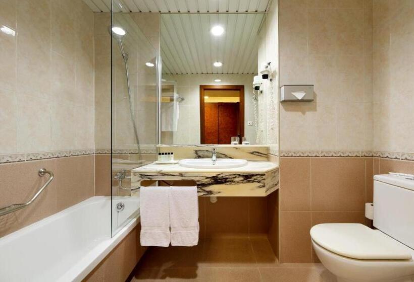 اتاق استاندارد سه نفره, Hesperia Sant Joan
