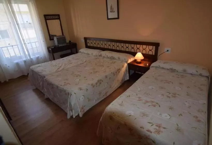 اتاق استاندارد سه نفره, Hostal Blazquez Sanchez
