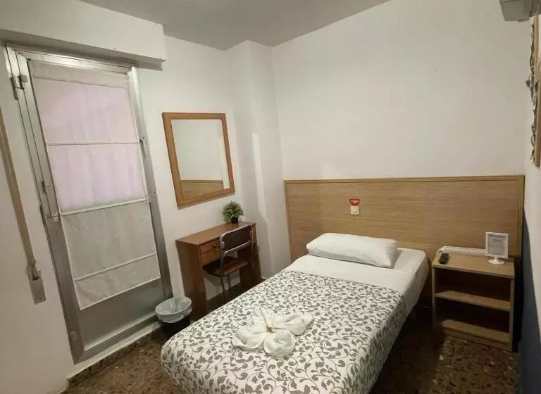 اتاق استاندارد یک نفره, Hostal Milmarcos