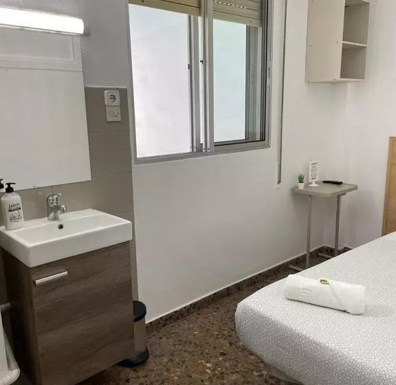 اتاق استاندارد یک نفره, Hostal Milmarcos