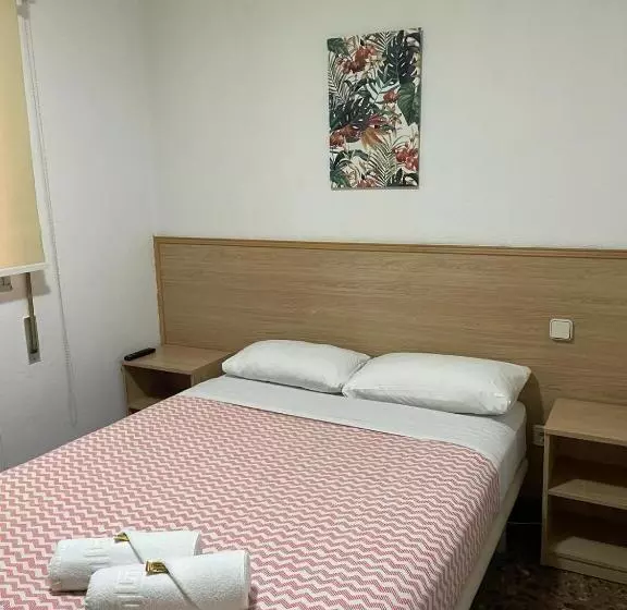 اتاق استاندارد, Hostal Milmarcos