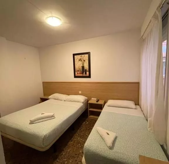 اتاق استاندارد سه نفره, Hostal Milmarcos