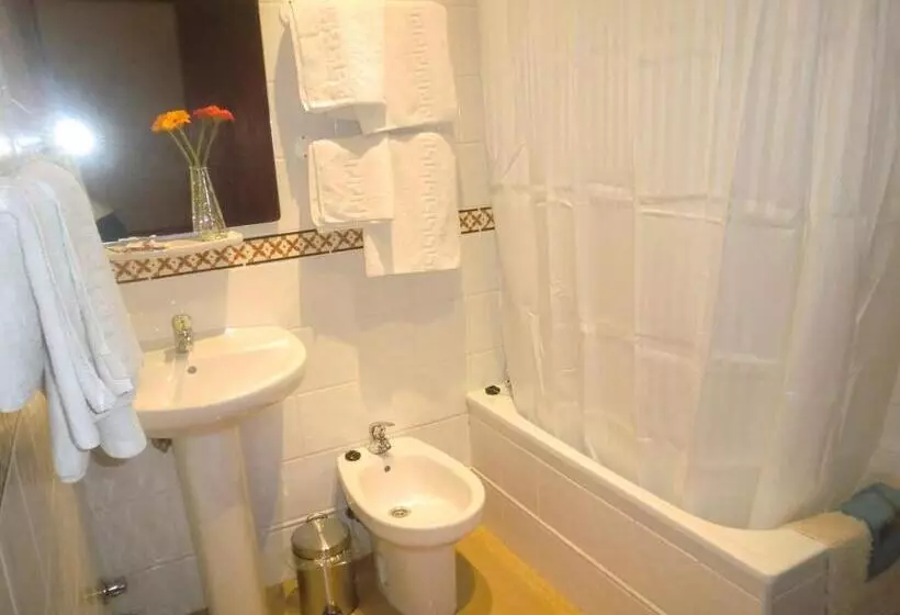 スタンダードトリプルルーム, Hostal Santa Ana