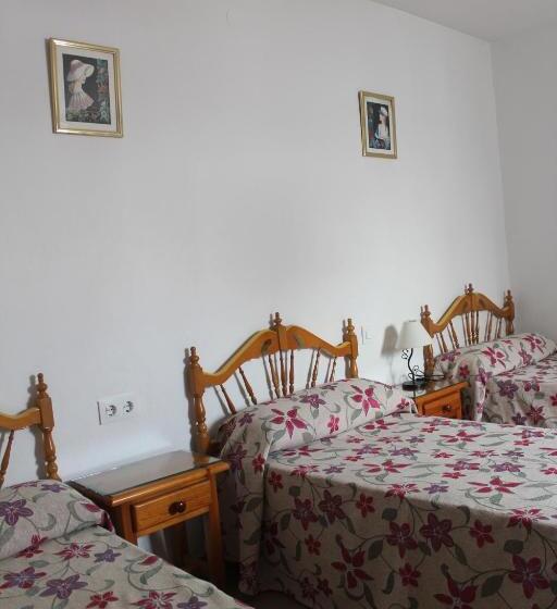 Номер Стандарт Трехместный, Hostal Santa Ana