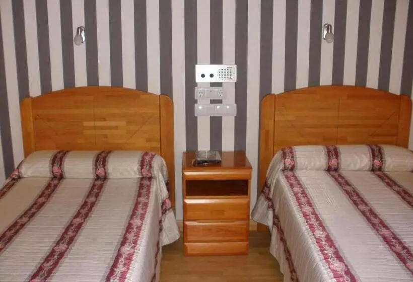コネクティングルーム（家族用）。, Hostal Virgen Del Villar