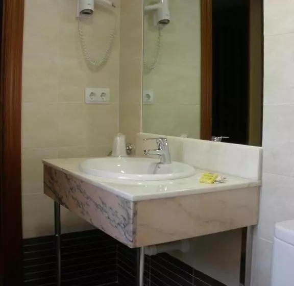 コネクティングルーム（家族用）。, Hostal Virgen Del Villar