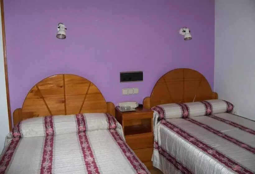 コネクティングルーム（家族用）。, Hostal Virgen Del Villar