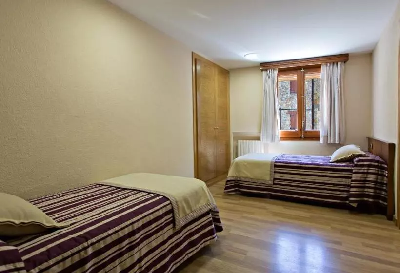 Classic Quadruple Occupancy Room, La Coma