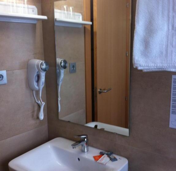 חדר סטנדרט לשלושה, Mediterrani Express