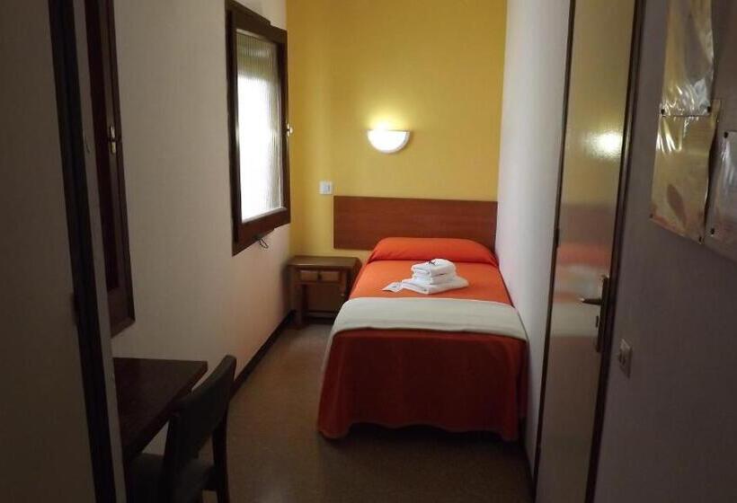 エコノミーシングルルーム, Miami