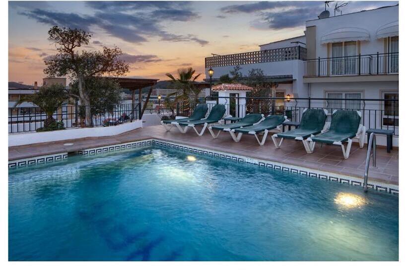 חדר סטנדרט לארבעה, Ninays