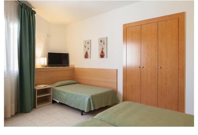 חדר סטנדרט לארבעה, Ninays