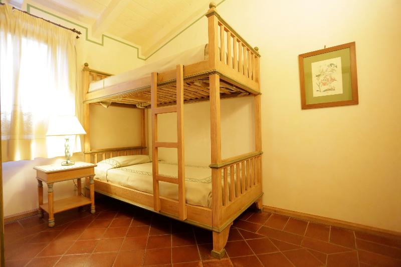 חדר סטנדרט יחיד, Ninays